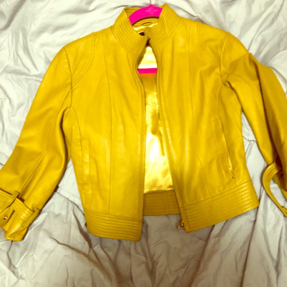 Women’s cropped leather 3/4 sleeve jacket